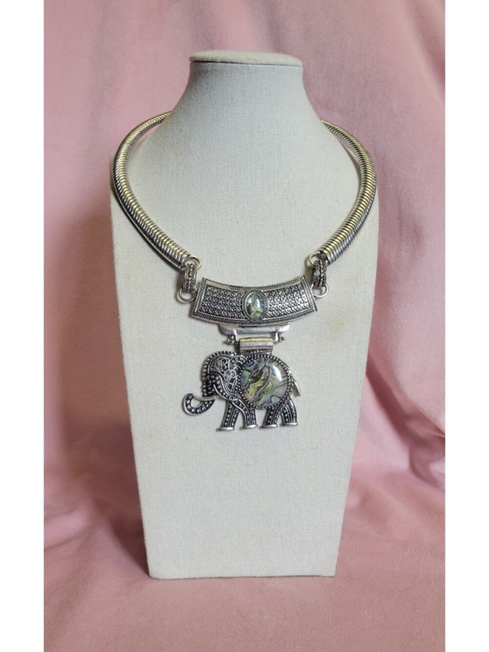 Jules Brand Silver Tone Abalone Shell Elephant Pendant Choker Necklace N1H
